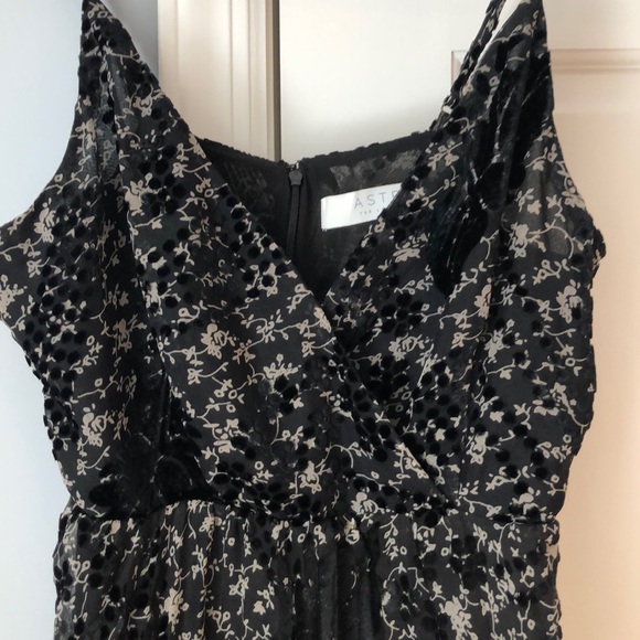 ASTR The Label Jane Floral Dress - Picture 5 of 6